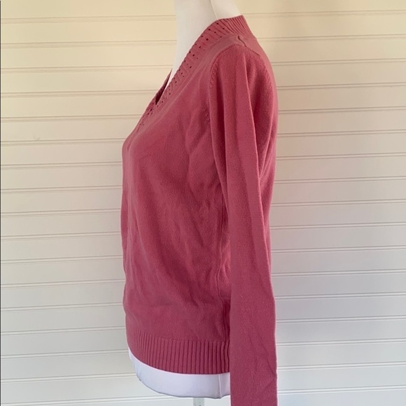 V-neck pullover Sweater Size Medium - Picture 3 of 8